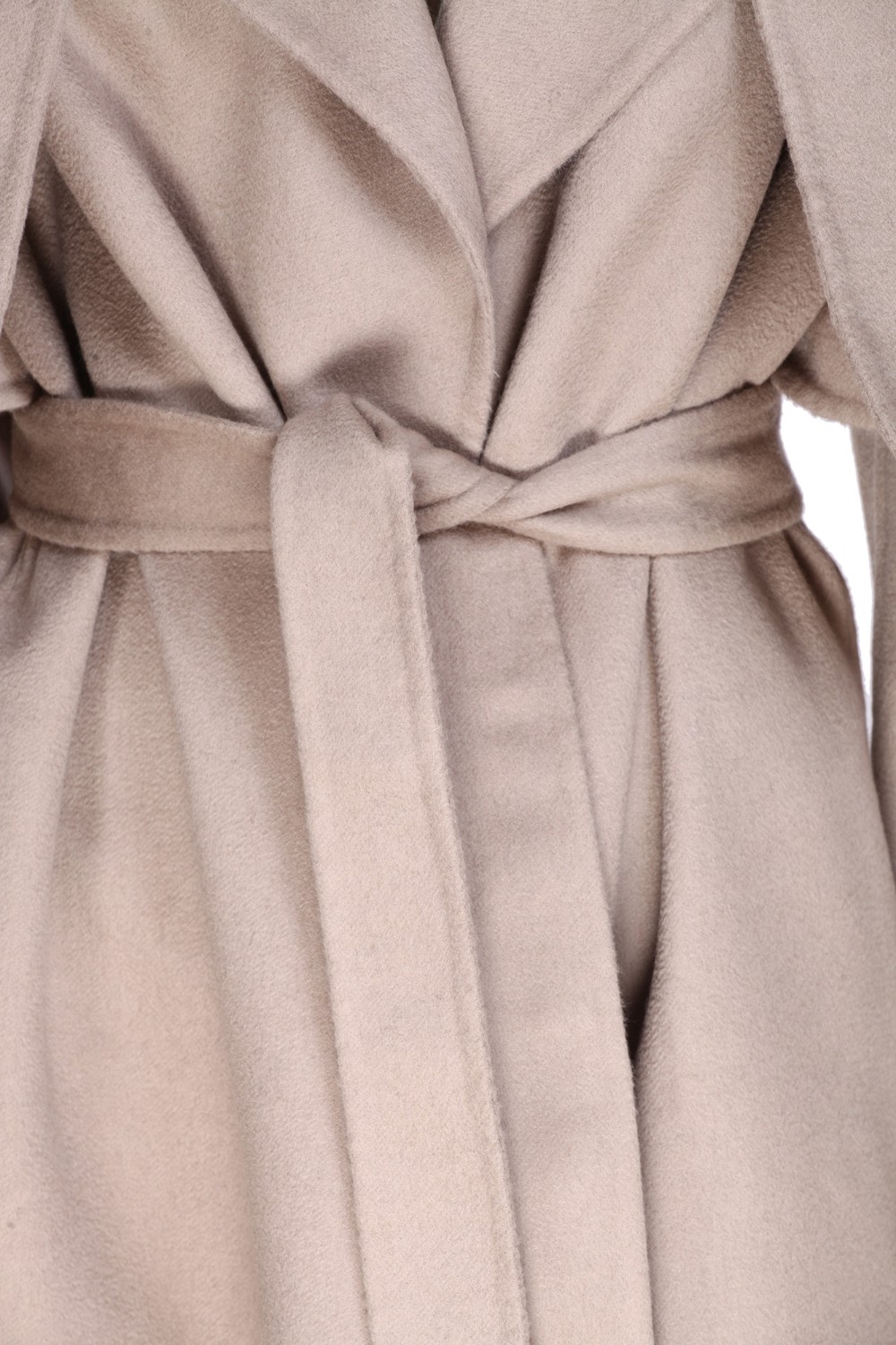 shop FABIANA FILIPPI Saldi Cappotto: Fabiana Filippi cappotto in lana e cashmere.
Revers.
Maniche lunghe.
Cintura.
Pattine frontali.
Composizione: 90% Lana Vergine 10% Cashmere.
Fabbricato in Italia.. CTD222W253-H068 0126 number 6828645